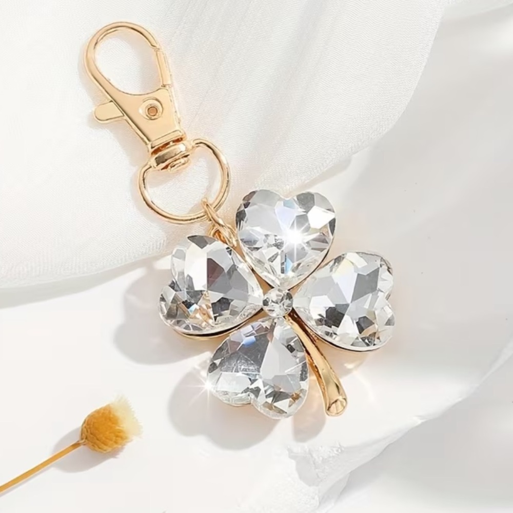 Luxury Rhinestone-Encrusted Four-Leaf Clover Keychain Clear and Gold Tone NIP - Picture 2 of 3
